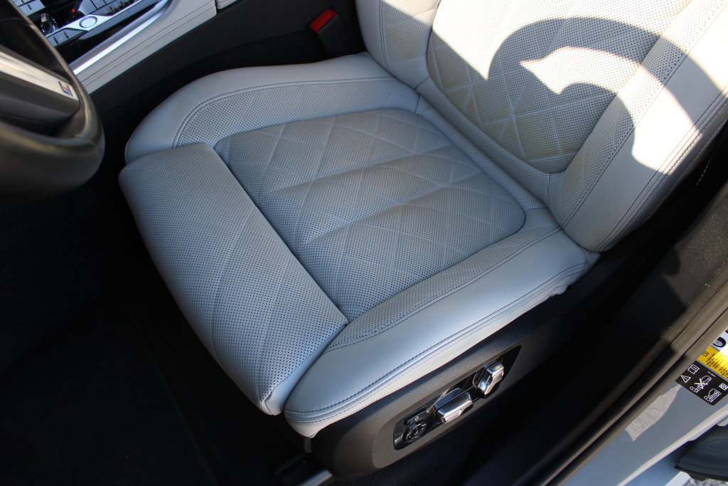 Used 2024 BMW X7 xDrive40i w/ M Sport Package AWD/4WD image 22