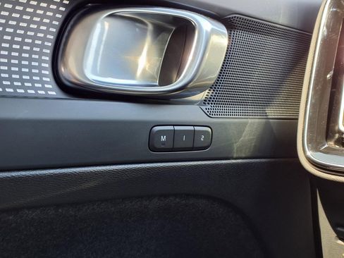 Certified 2023 Volvo XC40 B5 Plus w/ Climate Package image 33