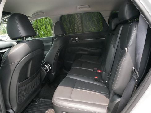 Used 2025 Kia Sorento S FWD image 30