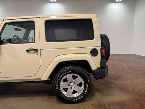 Used 2011 Jeep Wrangler Sahara w/ Connectivity Group AWD/4WD image 34