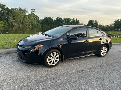 Certified 2025 Toyota Corolla LE FWD image 2