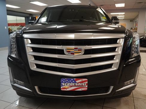 Used 2018 Cadillac Escalade ESV Luxury AWD/4WD image 16