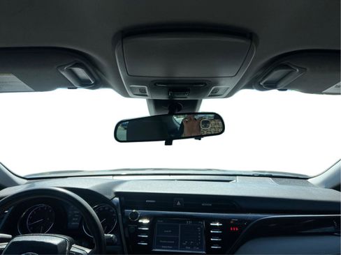 Used 2019 Toyota Camry LE image 19