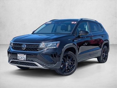 Used 2023 Volkswagen Taos SE w/ Black Wheel Package FWD image 1