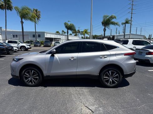 Used 2022 Toyota Venza LE AWD/4WD image 4
