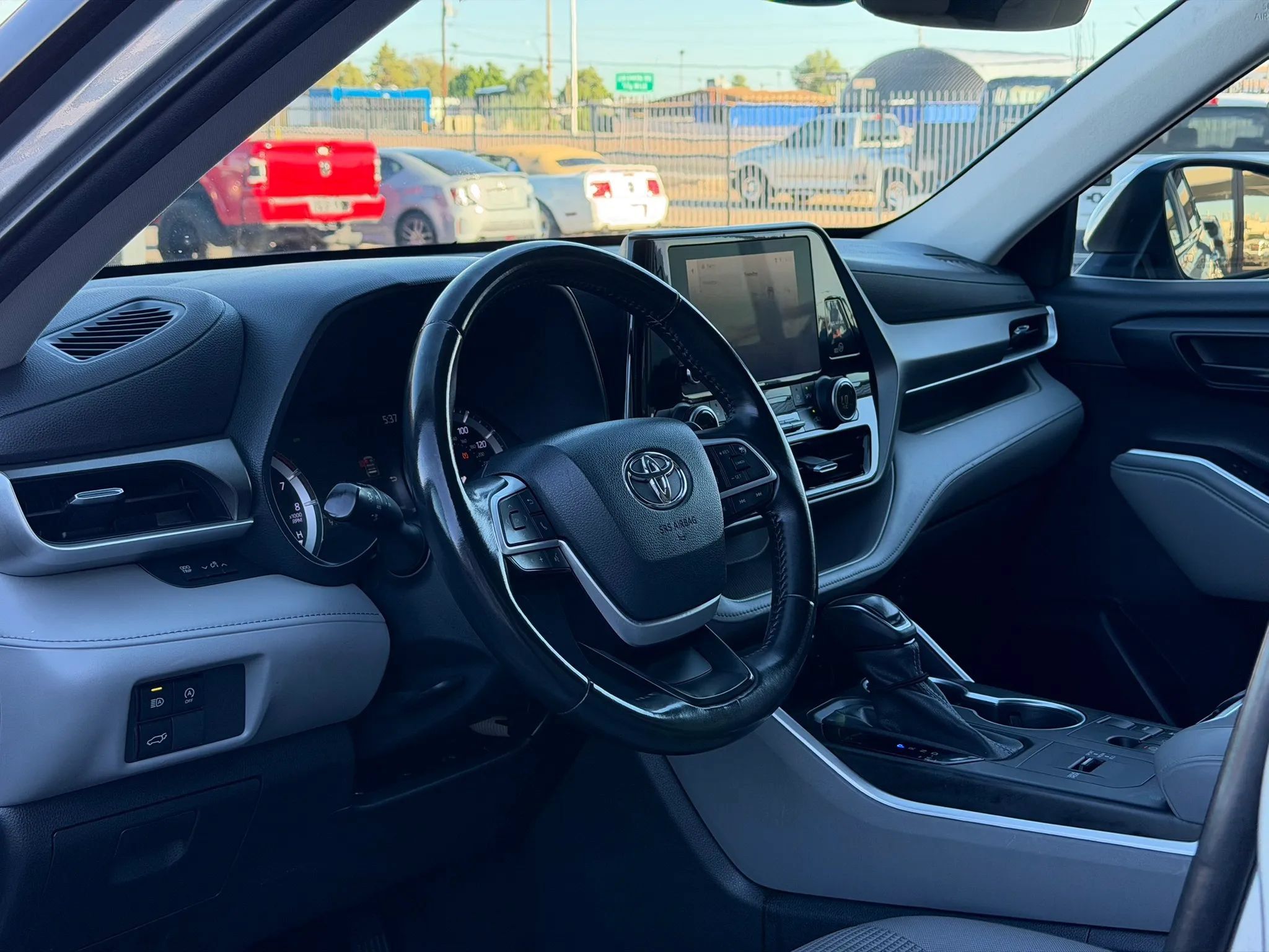 Used 2023 Toyota Highlander LE FWD image 21