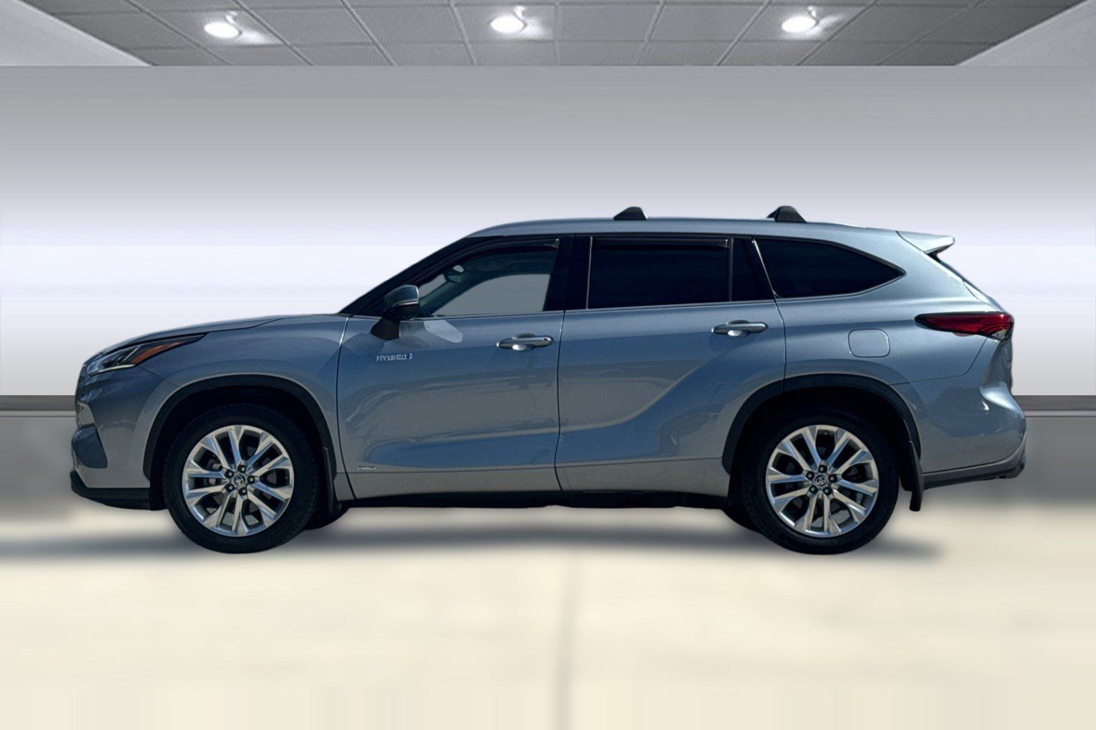 Used 2021 Toyota Highlander Limited AWD/4WD image 2