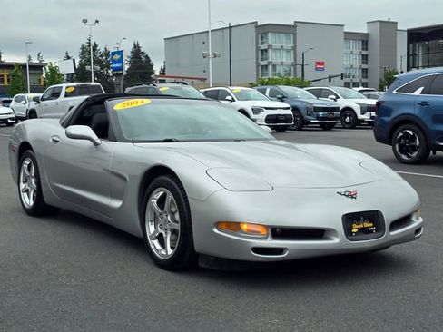 Used 2004 Chevrolet Corvette Coupe w/ Roof Package RWD image 9