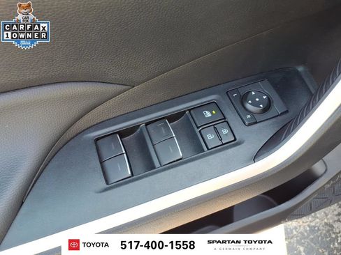 Used 2025 Toyota RAV4 XLE AWD/4WD image 15