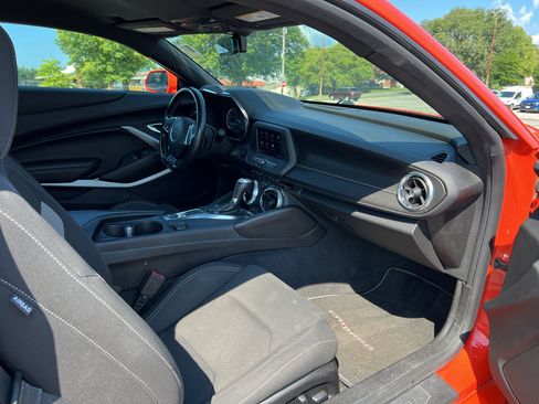Used 2020 Chevrolet Camaro LT RWD image 11