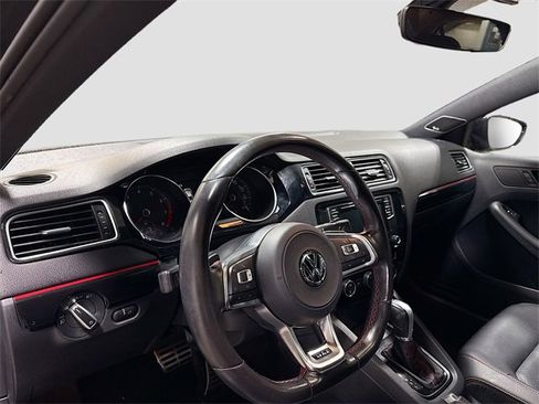 Used 2017 Volkswagen Jetta GLI image 11