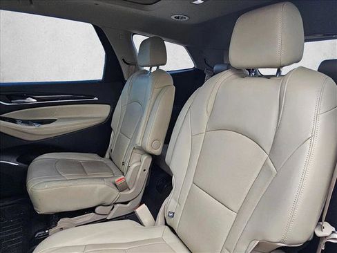 Used 2019 Buick Enclave Essence image 9