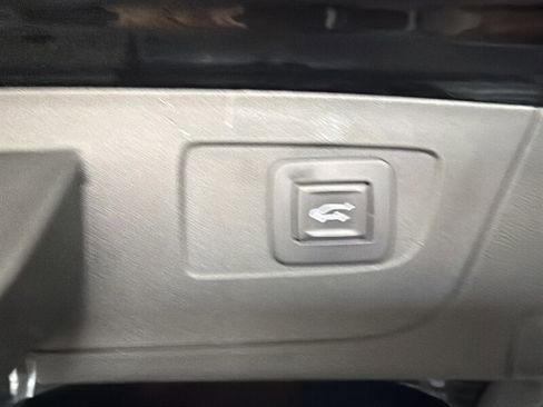 Used 2019 Buick Regal Essence w/ Driver Confidence Package I image 33