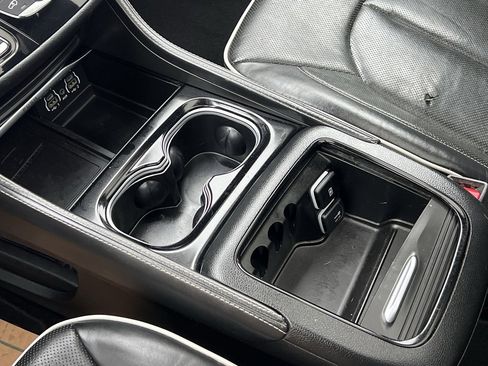 Used 2023 Chrysler Pacifica Limited w/ S Appearance Package image 21