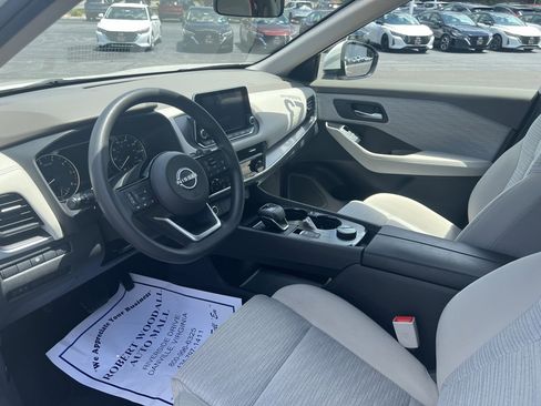 Used 2023 Nissan Rogue SV image 17