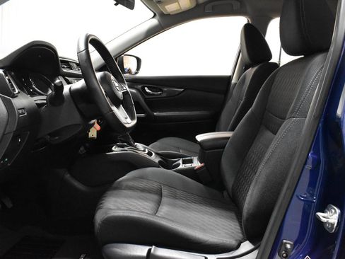 Used 2019 Nissan Rogue S image 3