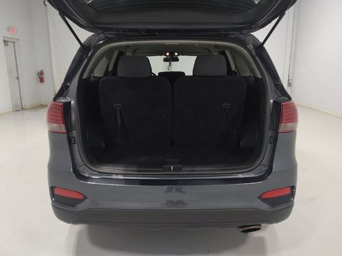 Used 2020 Kia Sorento LX image 29