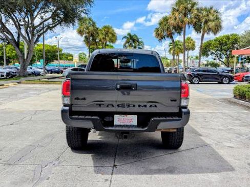 Used 2022 Toyota Tacoma Limited image 7