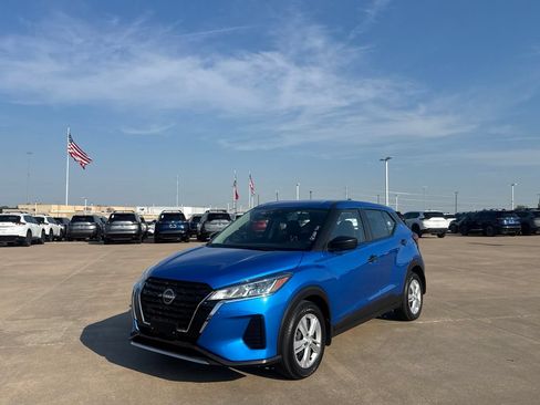 Certified 2025 Nissan Kicks Play S FWD image 8