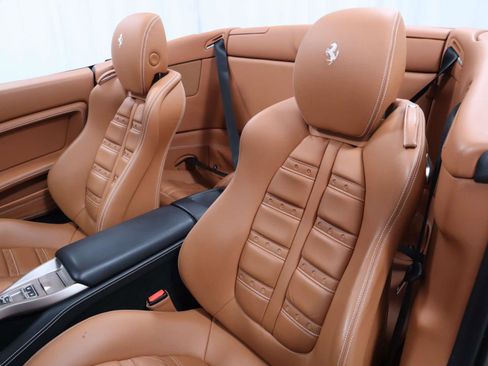 Used 2014 Ferrari California RWD image 18