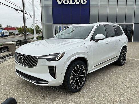 New 2026 Volvo XC90 T8 Ultra w/ Protection Package Premier AWD/4WD image 3