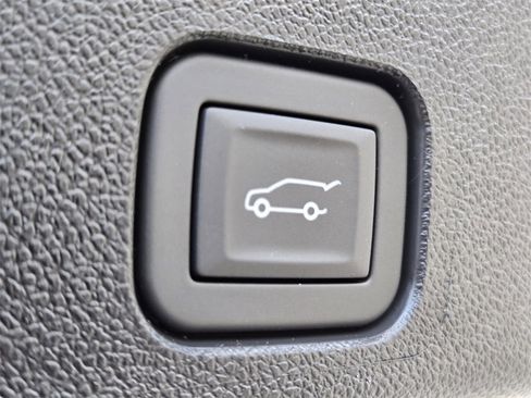 New 2026 Chevrolet Traverse LT w/ LPO, Floor Liner Package image 8