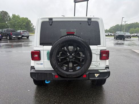 Used 2022 Jeep Wrangler Unlimited Sahara w/ Cold Weather Group AWD/4WD image 6