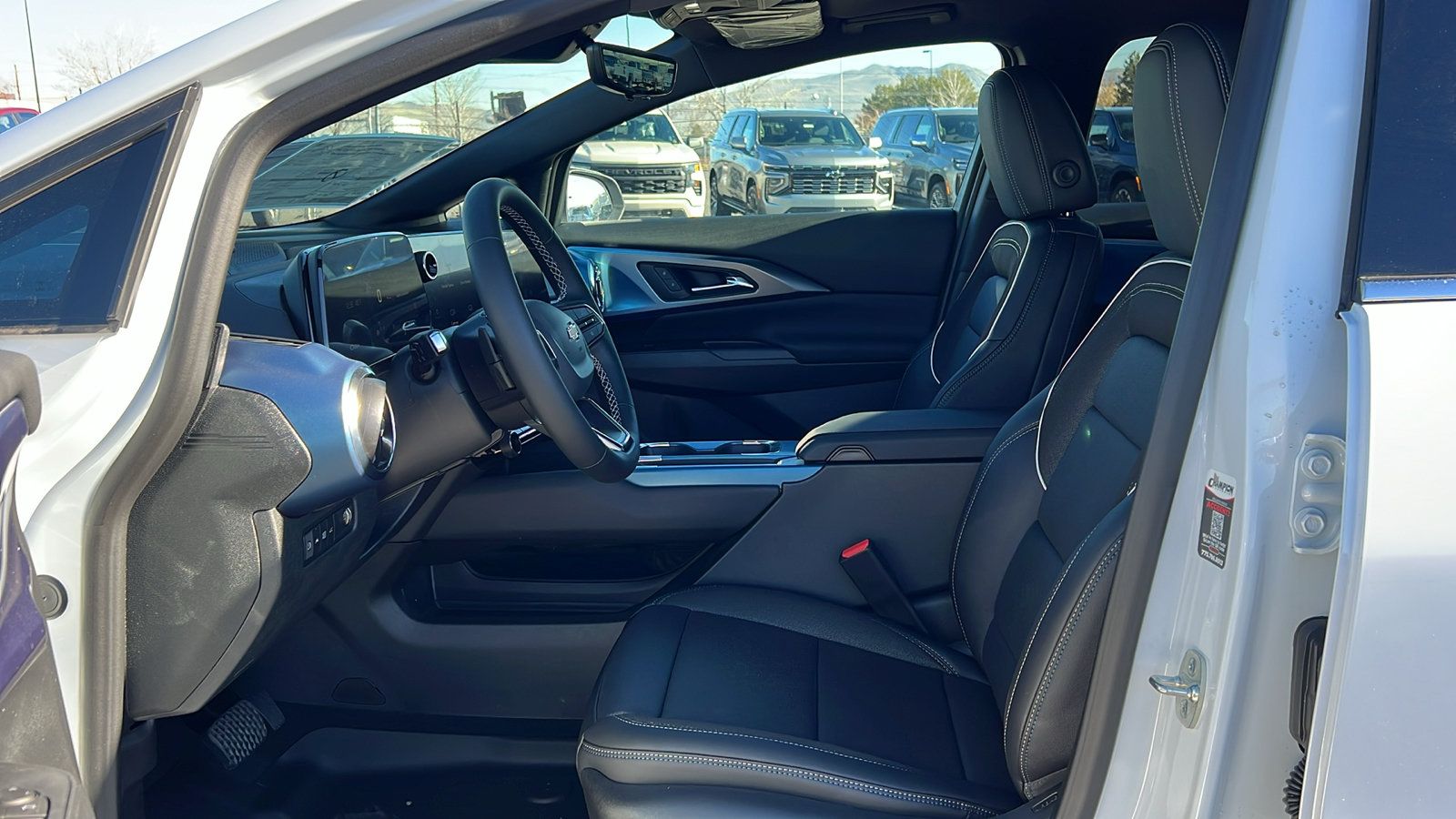 New 2026 Chevrolet Equinox EV LT w/ Convenience Package II AWD/4WD image 28