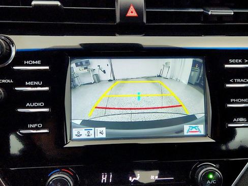 Used 2018 Toyota Camry SE w/ Convenience Package image 18