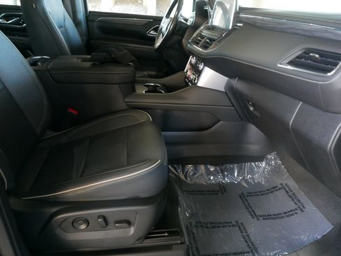 Used 2022 GMC Yukon SLT w/ SLT Premium Package image 9
