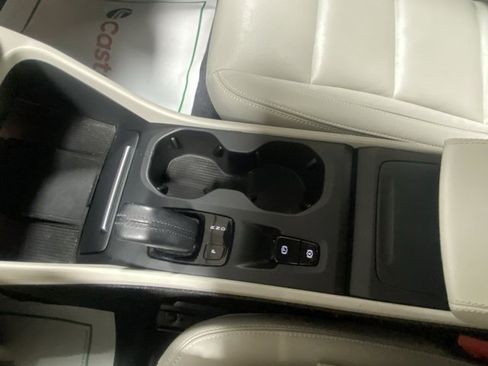 Used 2019 Volvo XC40 T5 Momentum image 24