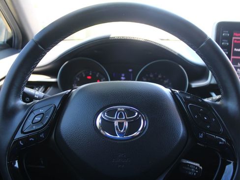 Used 2019 Toyota C-HR XLE FWD image 24
