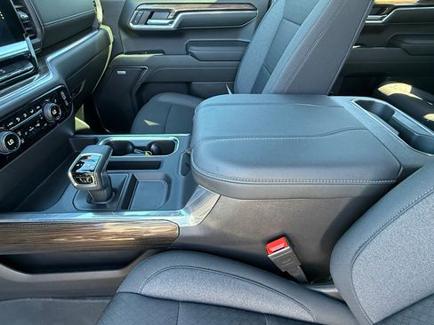 Used 2024 Chevrolet Silverado 1500 LT Trail Boss w/ Convenience Package II image 15