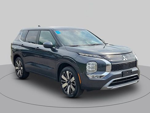 Used 2025 Mitsubishi Outlander SE AWD/4WD image 1