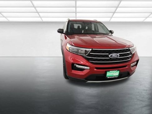 Used 2023 Ford Explorer XLT w/ Equipment Group 202A AWD/4WD image 2