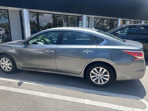 Used 2015 Nissan Altima 2.5 S w/ Power Driver Seat Package FWD image 3