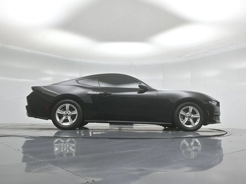 Used 2024 Ford Mustang Coupe RWD image 39