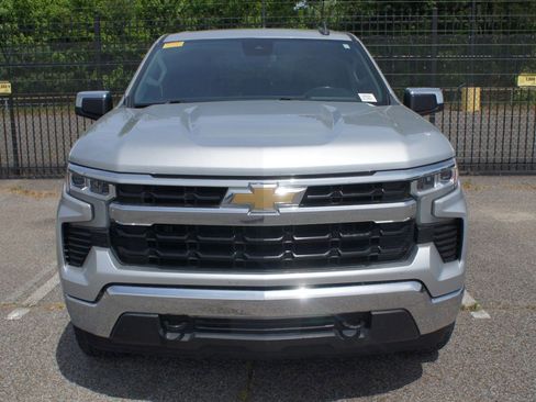 Used 2022 Chevrolet Silverado 1500 LT w/ Z71 Off-Road Package AWD/4WD image 3