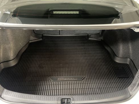 Used 2025 Toyota Corolla LE w/ Convenience Package image 31