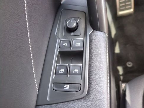 Used 2023 Volkswagen Tiguan SE R-Line FWD image 24