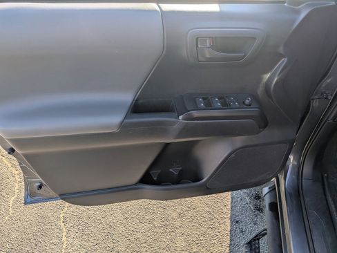 Used 2022 Toyota Tacoma SR image 10