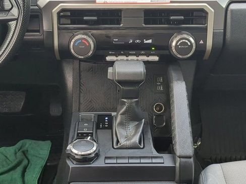 Used 2025 Toyota Tacoma SR5 AWD/4WD image 17