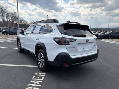 Certified 2025 Subaru Outback Premium AWD/4WD image 6
