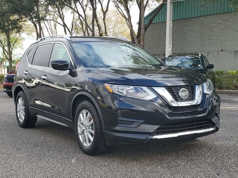 Used 2019 Nissan Rogue SV image 3