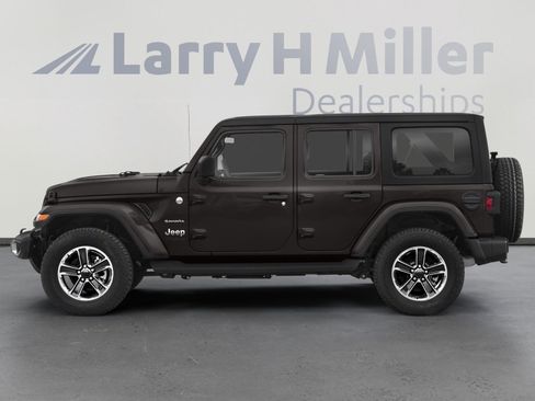 Used 2018 Jeep Wrangler Unlimited Sahara image 3