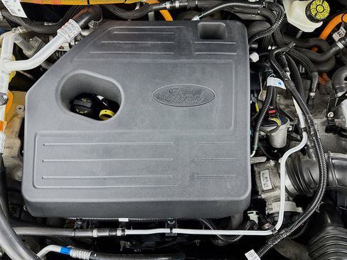 Used 2020 Ford Escape Titanium image 38