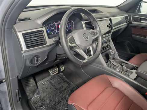 Used 2023 Volkswagen Atlas Cross Sport SEL Premium R-Line AWD/4WD image 15