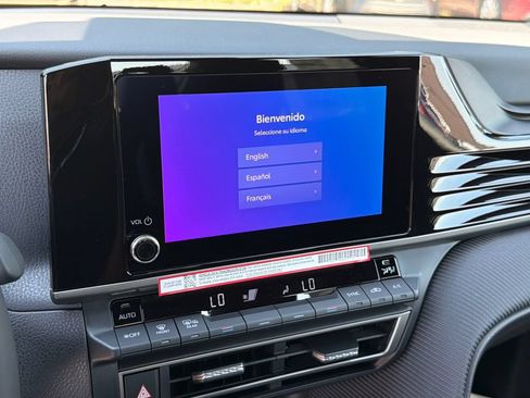 New 2026 Toyota Camry Hybrid FWD image 28