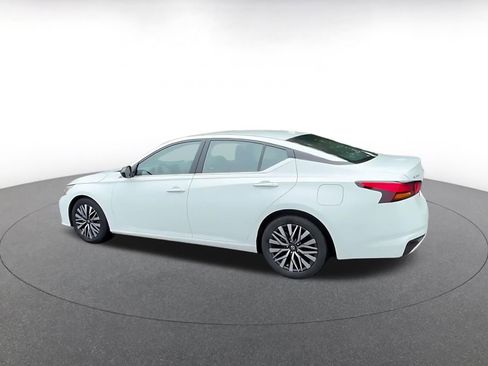 Used 2025 Nissan Altima 2.5 SV FWD image 10