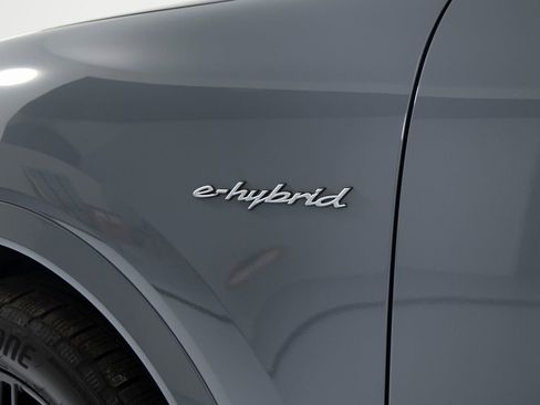 Certified 2024 Porsche Cayenne image 39